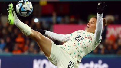 Netherlands keep World Cup debutants Portugal quiet in 1-0 win
