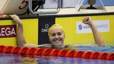 Titmus shatters world record to win 400m freestyle gold at worlds