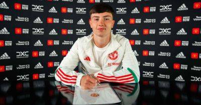 Manchester United youngsters Dan Gore and Rhys Bennett sign new contracts