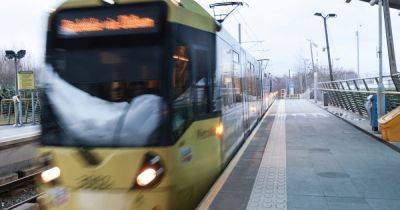 Passengers left 'stranded on trams' as signalling fault causes Metrolink chaos - manchestereveningnews.co.uk - Victoria