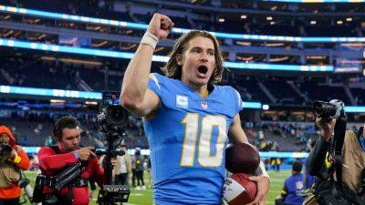 Sources -- Chargers, QB Justin Herbert agree to 5-year, $262.5M extension - ESPN