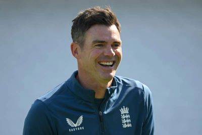 James Anderson - Stuart Broad - Jimmy Anderson - Shane Warne - Chris Woakes - England Cricket - James Anderson retains his spot for fifth Ashes Test - thenationalnews.com - Australia