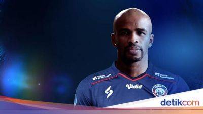 Greg Nwokolo Punya Tugas Jadi 'Abang-abangan' di Arema FC - sport.detik.com - Indonesia - Nigeria