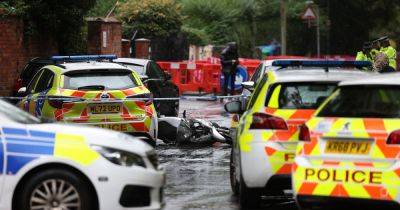 BREAKING: Two police officers injured in stabbing in South Manchester - manchestereveningnews.co.uk