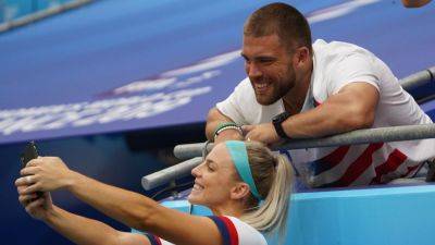 Zach Ertz supports wife Julie and USA at Women's World Cup - ESPN