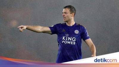 Raphael Varane - Jonny Evans - Dwight Yorke - Legenda MU Ingin Evans Tak Pergi Selepas Pramusim - sport.detik.com