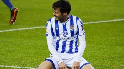 Spanish midfielder David Silva announces retirement after knee injury