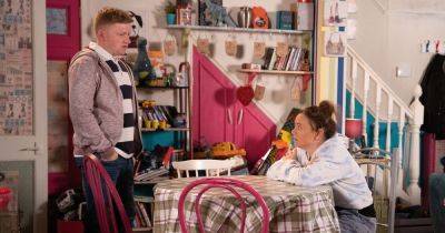Stephen Reid - Coronation Street spolier videos for next week as Sarah get a surprise and Chesney stunned by Gemma's actions with blast from past - manchestereveningnews.co.uk