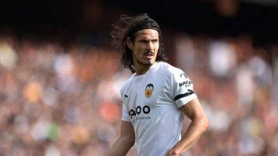 Boca Juniors sign Uruguay's Cavani from Valencia on a free transfer