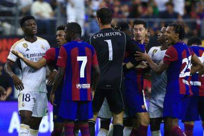Barca and the woodwork defeat Real in Texas ‘Clasico’