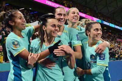 Hayley Raso scores twice as Australia thrash Canada to reach World Cup last 16