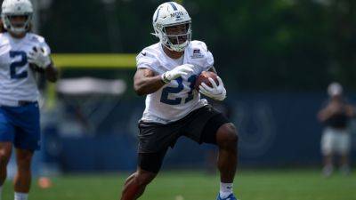 Jonathan Taylor - Anthony Richardson - Source - Colts RB Zack Moss suffers broken arm, out 4-6 weeks - ESPN - espn.com - state Utah - county Richardson