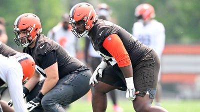 Browns run sprints to end training camp after two skirmishes leave Tyrone Wheatley Jr. injured