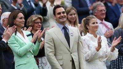 Roger Federer - Elena Rybakina - Hubert Hurkacz - Watch: Roger Federer Returns To Wimbledon, Wows Crowd From Royal Box - sports.ndtv.com - Germany - Switzerland - Usa - Poland - county Shelby