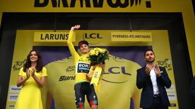 Jai Hindley takes yellow jersey with storming victory in Pyrenees