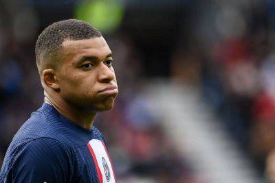 Kylian Mbappe told by PSG he 'must sign a new contract' to stay next season