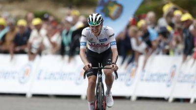 Tadej Pogacar - Jonas Vingegaard - Pogacar bounces back in style as Vingegaard takes yellow jersey in Tour - channelnewsasia.com - France - Australia - Slovenia