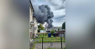 Residents urged to keep windows closed as huge plumes of smoke billow from industrial estate - manchestereveningnews.co.uk