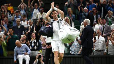 Andy Murray - Casper Ruud - Wimbledon 2023: Andy Murray ahead against Stefanos Tsitsipas despite injury scare as curfew halts match - eurosport.com - Greece