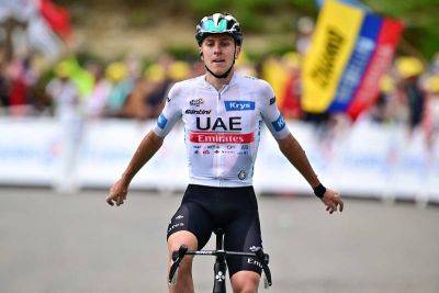 Tadej Pogacar - Team Emirates - Jonas Vingegaard - Tadej Pogacar bounces back to clinch sixth stage of Tour de France - thenationalnews.com - France - Uae - Slovenia
