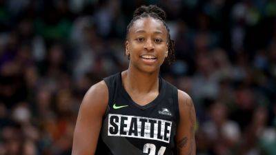 WNBA leading scorer Jewell Loyd sprains ankle, status unclear - ESPN