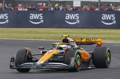 Max Verstappen - Lewis Hamilton - George Russell - Lando Norris - Oscar Piastri - Lewis Hamilton warns Mercedes to heed McLaren's performance as a 'wake-up call' - news24.com - Britain - Australia