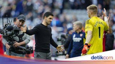 Mikel Arteta - David Raya - Aaron Ramsdale - Bernd Leno - Peter Schmeichel - Arteta Mau Bikin Persaingan di Kiper Arsenal, Schmeichel: Salah Banget! - sport.detik.com - Denmark