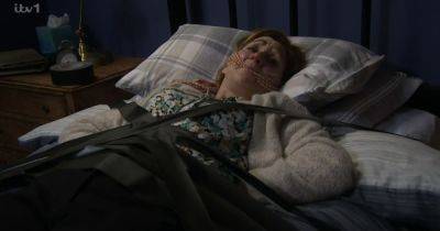 Emmerdale viewers slam 'ridiculous' Laurel kidnap story and say 'just run' - manchestereveningnews.co.uk - Usa