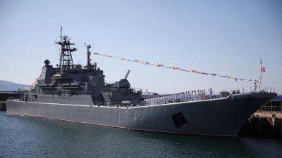 Russian navy fires warning shots at cargo ship in Black Sea - euronews.com - Russia - Ukraine - Palau