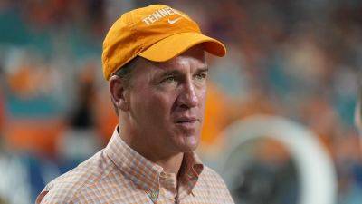 Peyton Manning takes on new role as professor at University of Tennessee