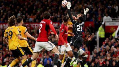 Michael Salisbury - Gary Oneil - VAR missed 'blatant' Onana foul in Man United win - O'Neil - ESPN - espn.com