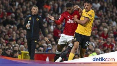 Raphael Varane - Wolverhampton Wanderers - Liga Inggris - Agresivitas Wolves Repotkan MU - sport.detik.com