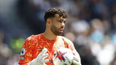Goalkeeper Raya moves to Arsenal on loan from Brentford