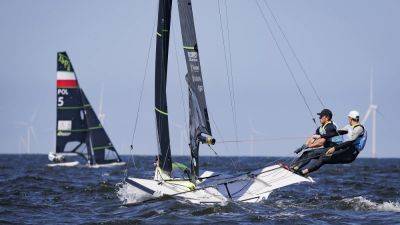 Rob Dickson and Sean Waddilove miss out on medal race at World Championships