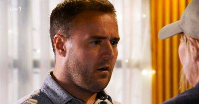 Coronation Street fans bring up the same problem with Cassie and Tyrone but others say 'never mind that'