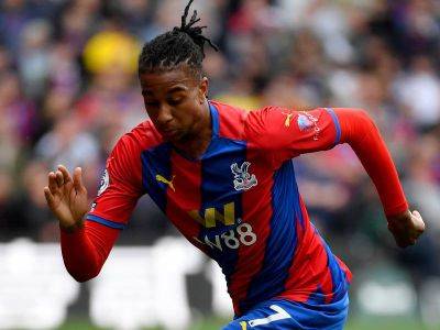 Wilfried Zaha - Michael Olise - Roy Hodgson - Steve Parish - Michael Olise snubs Chelsea and signs new Crystal Palace contract - thenationalnews.com - Britain