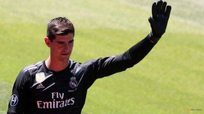 Real keeper Courtois undergoes knee surgery