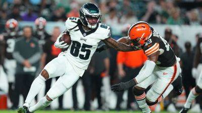 Nick Sirianni - Eagles' Tyrie Cleveland, Moro Ojomo suffer neck injuries, carted off field - ESPN - espn.com - county Brown - county Cleveland