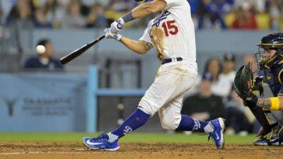 MLB roundup: Dodgers blank Brewers for 11th straight win