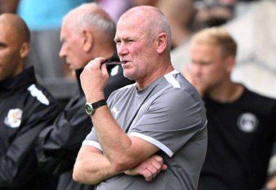 Thomas Reeves - Alan Dowson - Dartford manager Alan Dowson stays calm as his side aim to get first National League South win this season at the fourth attempt against Farnborough - kentonline.co.uk