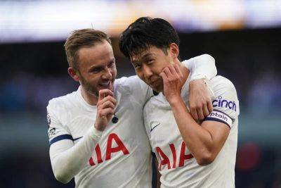 Postecoglou off the mark as Tottenham sweep Manchester United aside