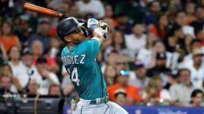 Mariners' Julio Rodriguez gets record 17th hit in 4 games - ESPN
