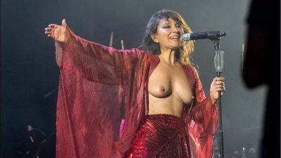 The freedom to show your breasts: Why does Spanish singer Amaral's gesture matter? - euronews.com - Spain