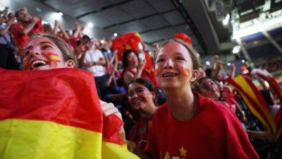 Spain fans celebrate World Cup glory