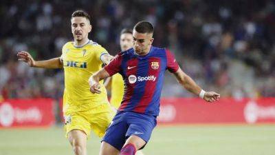 Pedri and Torres score late goals to give Barca 2-0 win over Cadiz