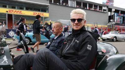 Haas stick with Hulkenberg and Magnussen for 2024