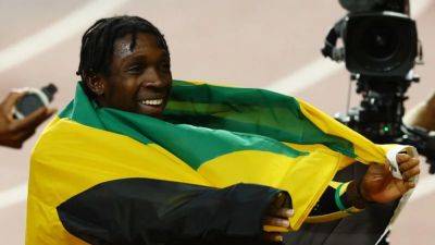 Watson pips Hudson-Smith to take 400m gold for Jamaica - channelnewsasia.com - Britain - Usa - county Hall - Bahamas - Jamaica