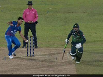 Watch: Pakistan's Shadab Khan Left Stunned As Afghanistan Star Runs Him Out At Non-Striker's End - sports.ndtv.com - Sri Lanka - Afghanistan - Pakistan