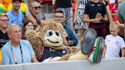 Sprinter Anthonique Strachan shocked by messing mascot at World Championships
