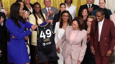 Kamala Harris - Brittney Griner - Vice President celebrates Aces' WNBA title in White House visit - ESPN - espn.com - Russia - Washington - county White - state Nevada - state Connecticut - county Gray
